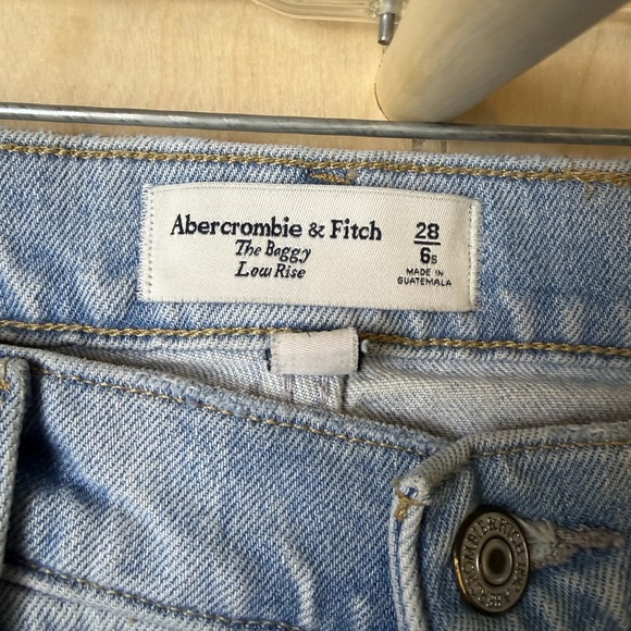Abercrombie & Fitch Women’s Low Rise Baggy Jean Heavy Destroyed Size 6/28 - Picture 4 of 8